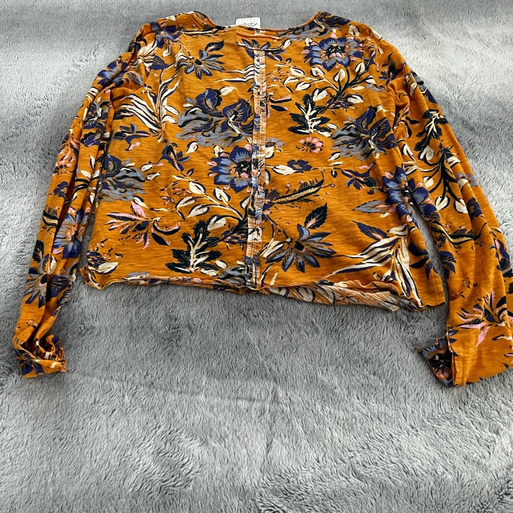 We the Free Top NWT